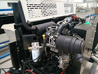 interior-structure-of-diesel-engine-driven-truck-refrigeration-units